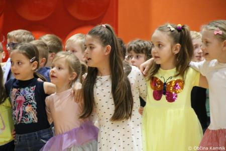 Otroci Osnovne šole Marije Vere Mi smo svet, mi smo otroci (83)